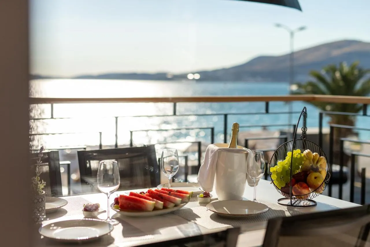 Luxury Apartment Vagabundo 2 Free Parking Trogir 0*,